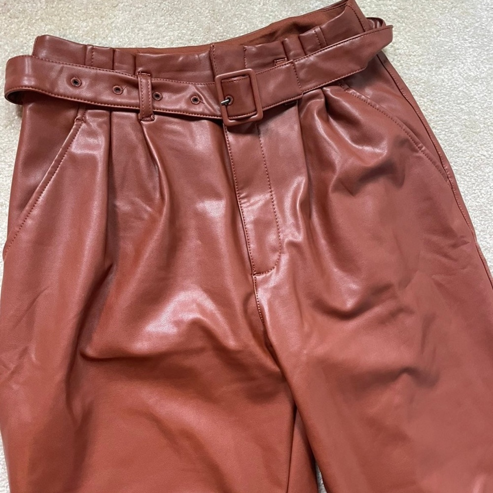 Abercrombie Vegan Leather Belted Ankle Straight Pants - Picture 5 of 6
